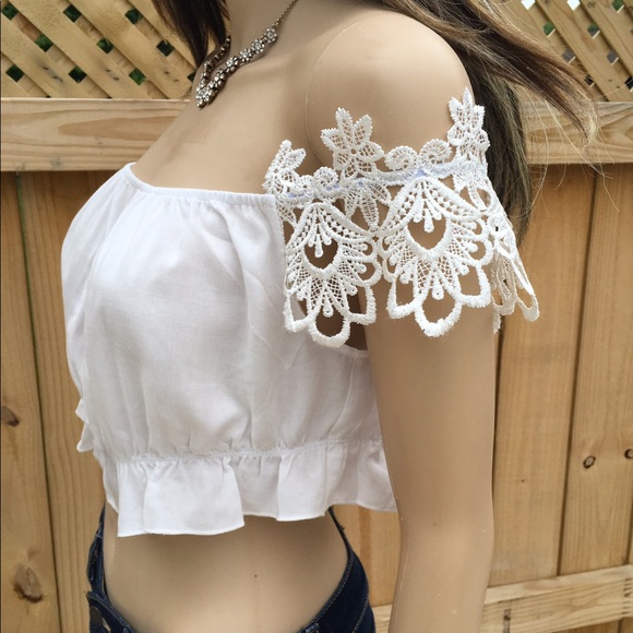 CROCHET CAP SLEEVE CROP TOP - Picture 2 of 7
